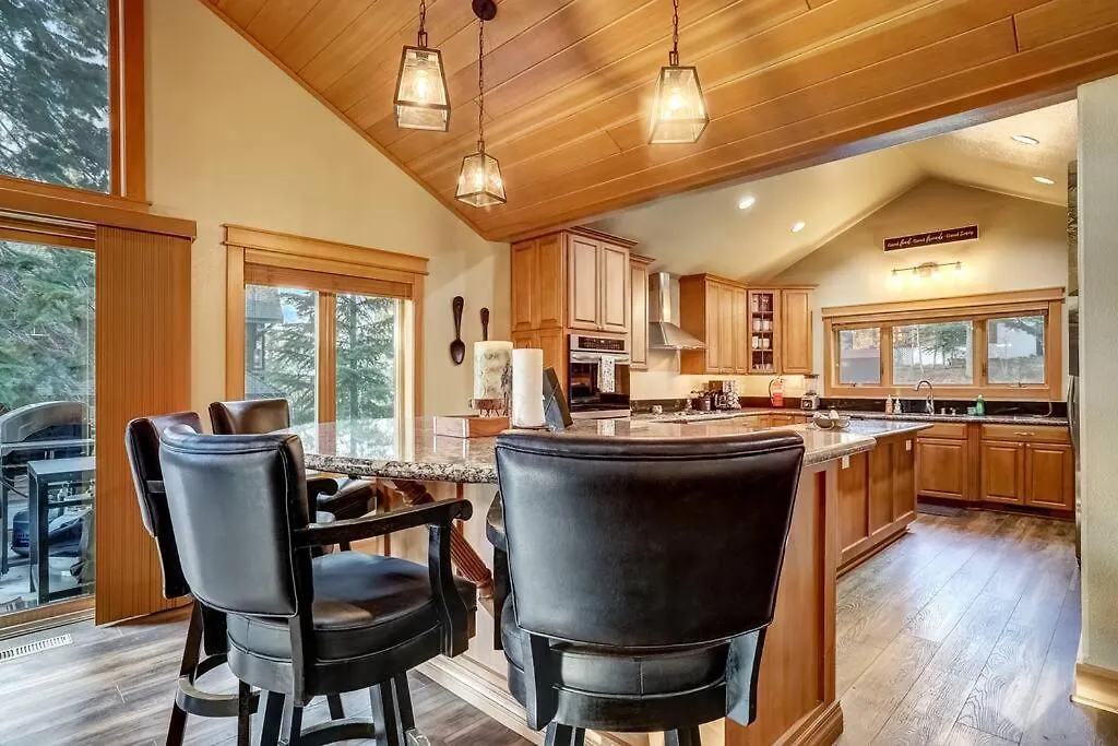 On Tahoe Time - Pets Pool Table Game Room South Lake Tahoe ABD