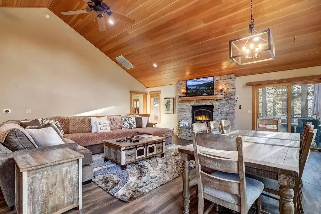 On Tahoe Time - Pets Pool Table Game Room South Lake Tahoe